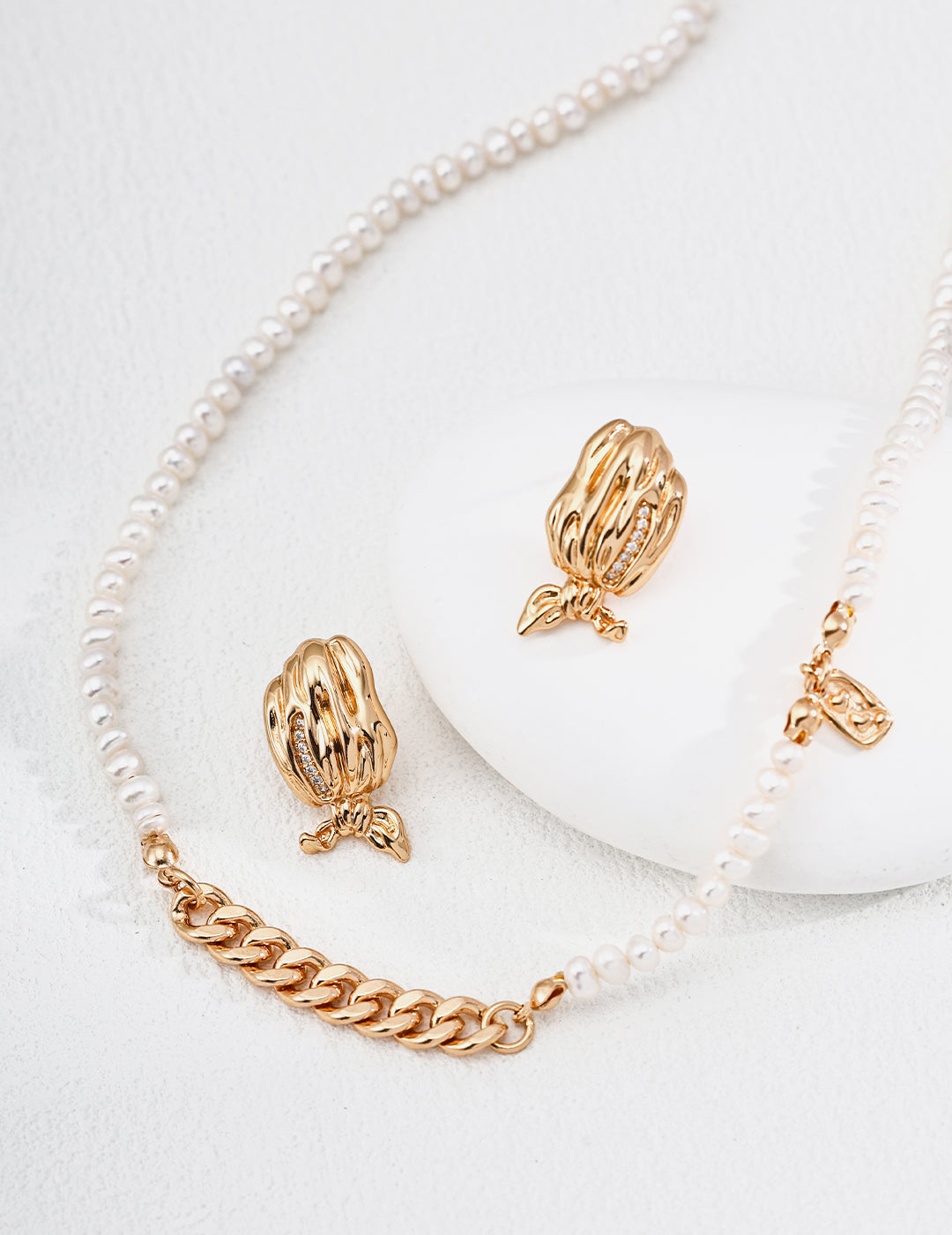Éclat d’Océan - Coquille de Feu Necklace