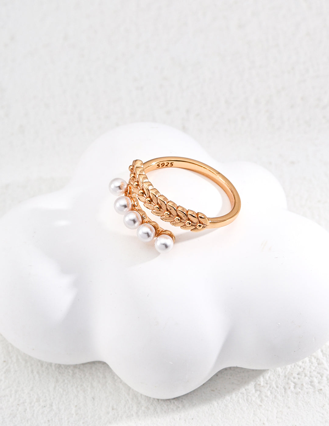 Elegant Vine Ring